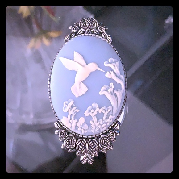 Hummingbird pin - Picture 1 of 1